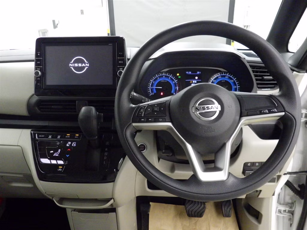 NISSAN ROOX