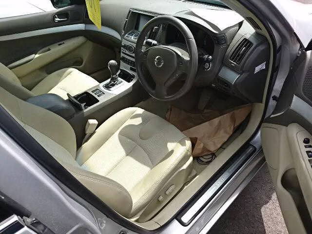 NISSAN SKYLINE