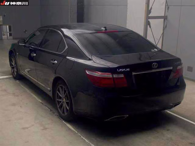 LEXUS LS600H