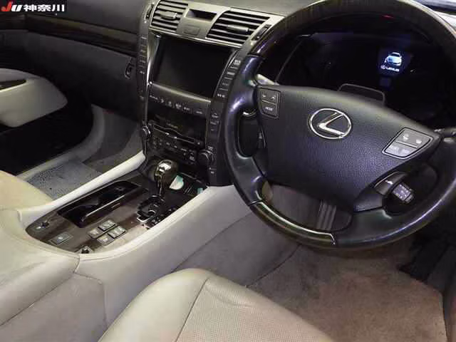 LEXUS LS600H
