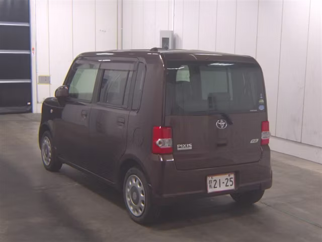 TOYOTA PIXIS SPACE