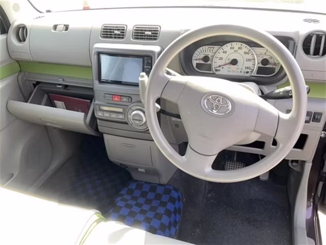 TOYOTA PIXIS SPACE