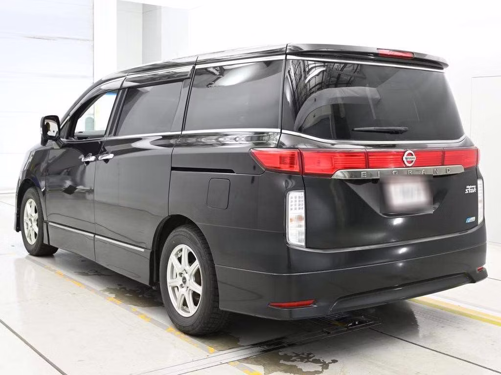 NISSAN ELGRAND