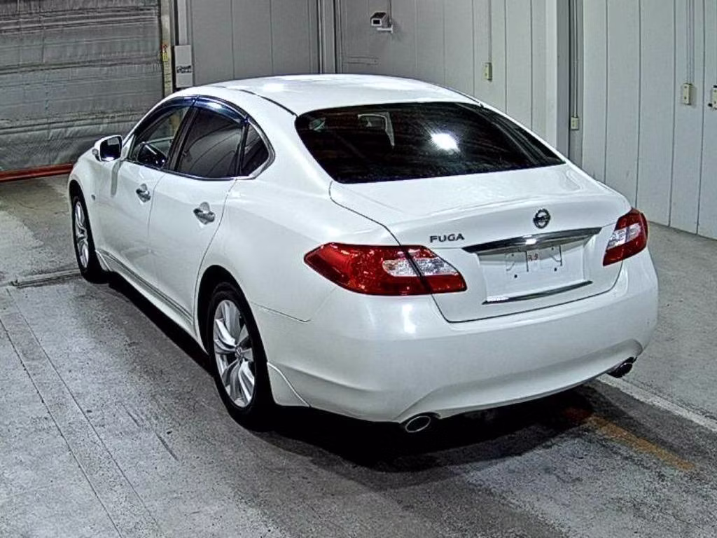 NISSAN FUGA