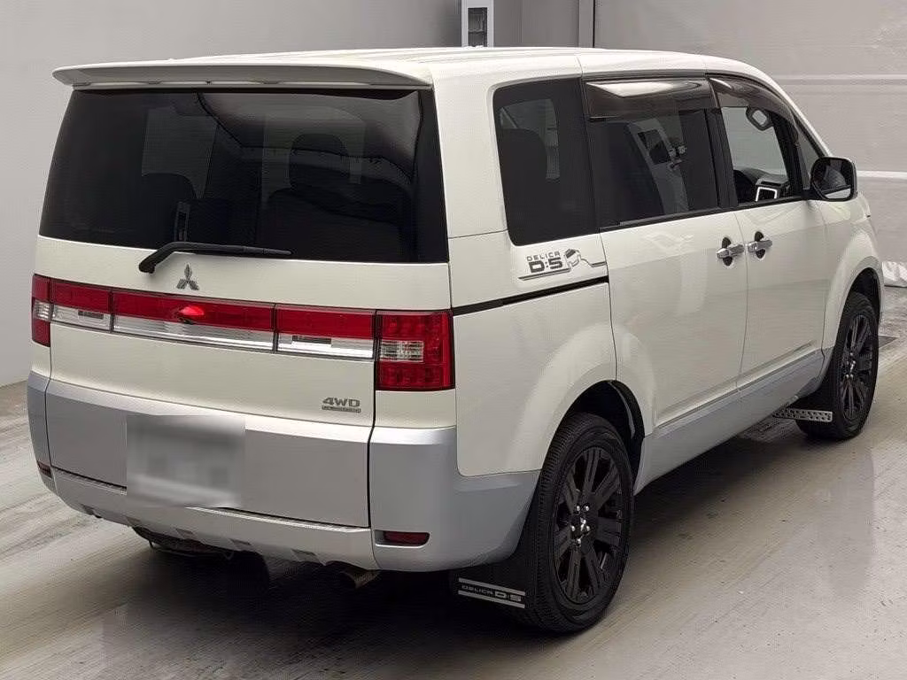 MITSUBISHI DELICA D:5