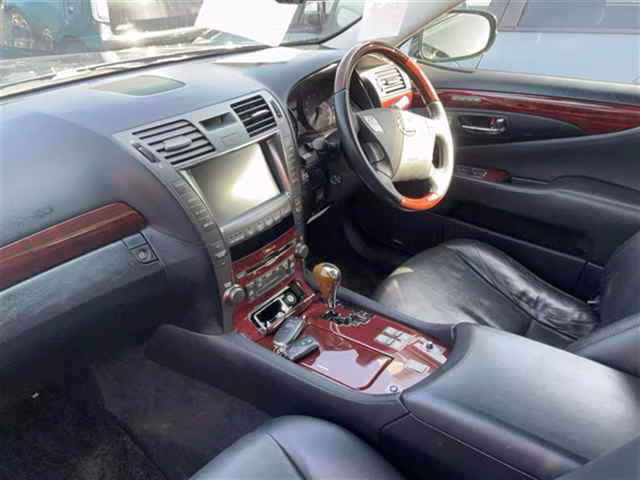 LEXUS LS600H