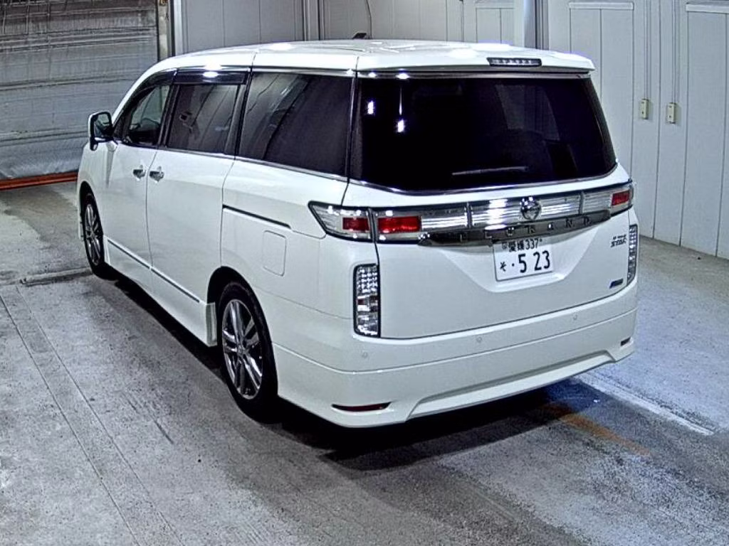 NISSAN ELGRAND