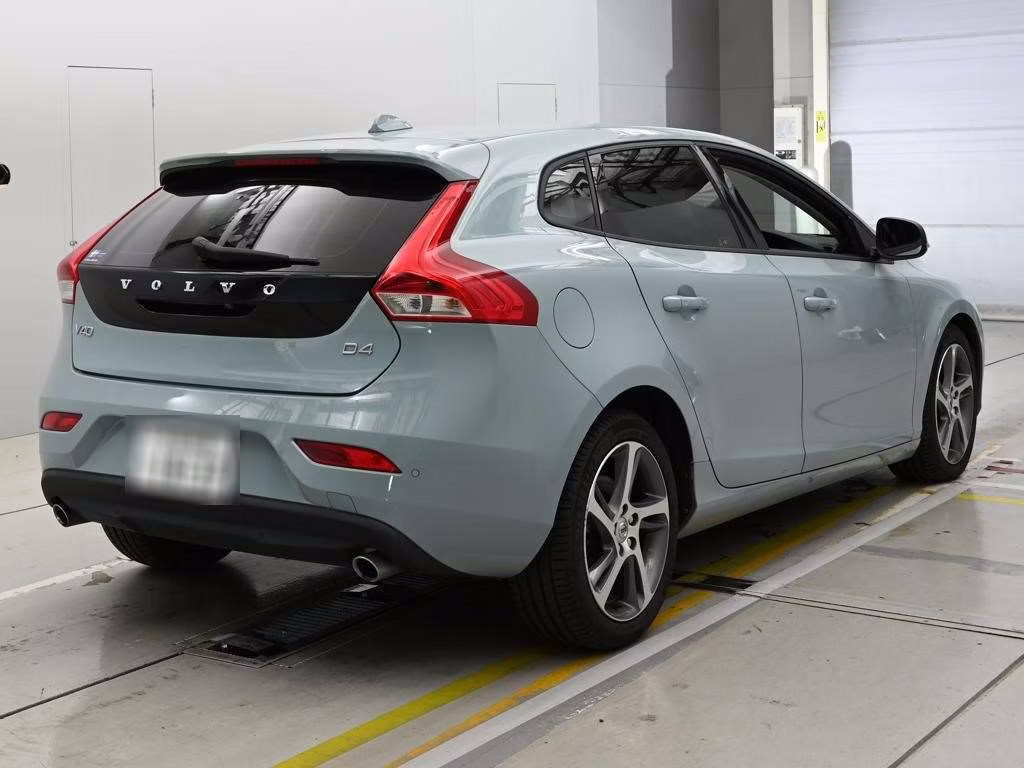 VOLVO V40