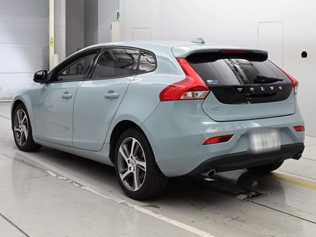 VOLVO V40