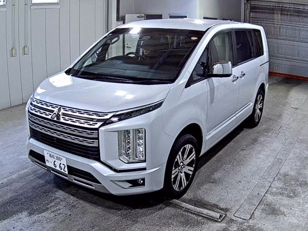 MITSUBISHI DELICA D:5