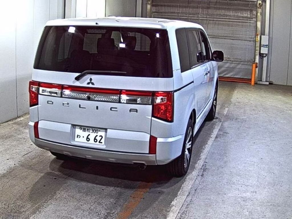 MITSUBISHI DELICA D:5
