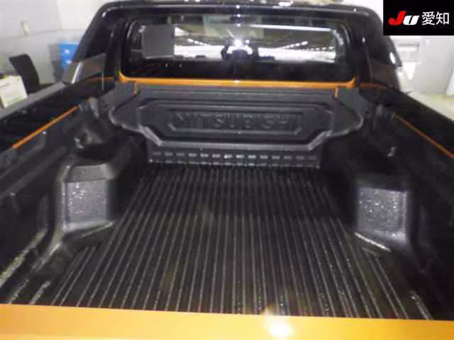 MITSUBISHI TRITON