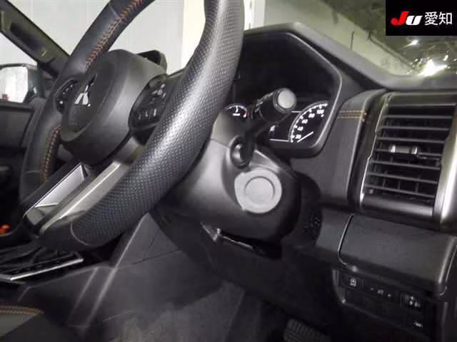 MITSUBISHI TRITON