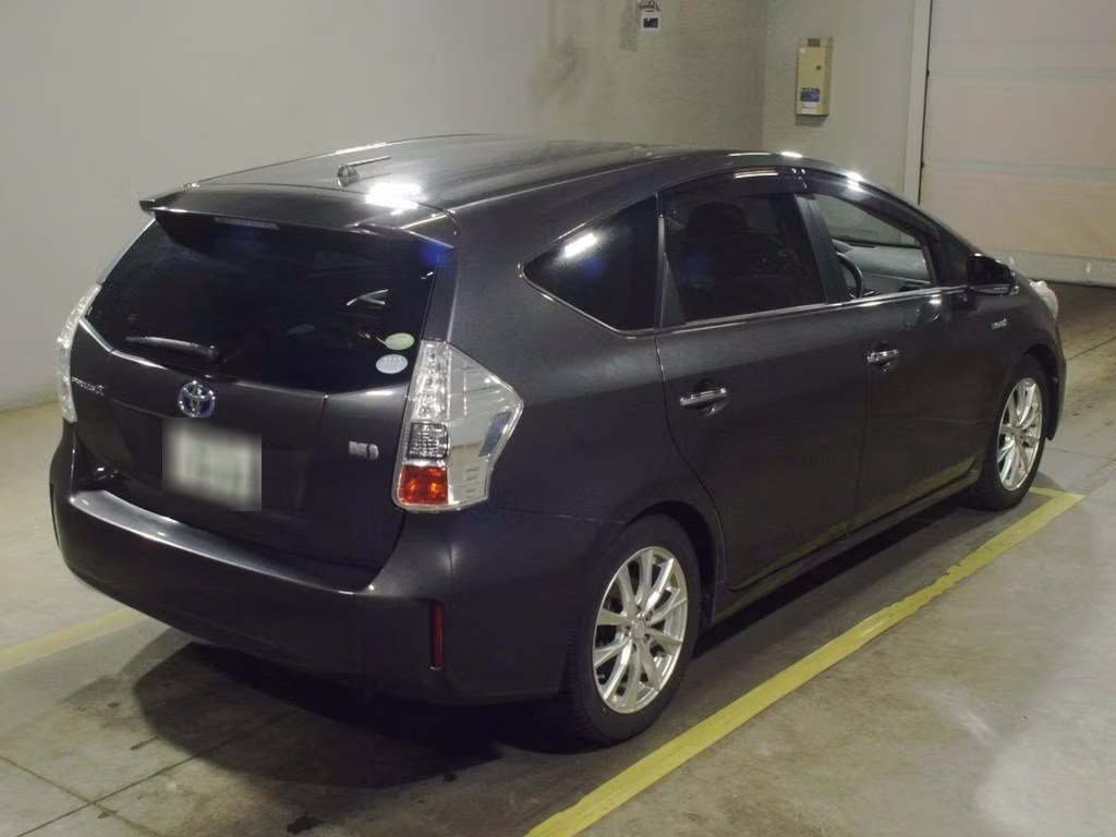 TOYOTA PRIUS ALPHA