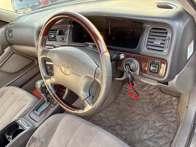 TOYOTA CRESTA