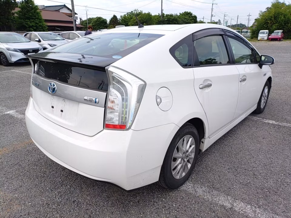 TOYOTA PRIUS PHV