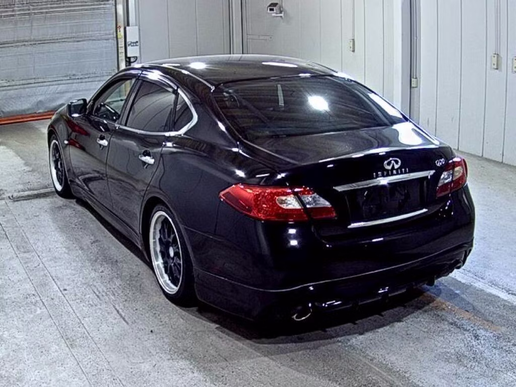 NISSAN FUGA