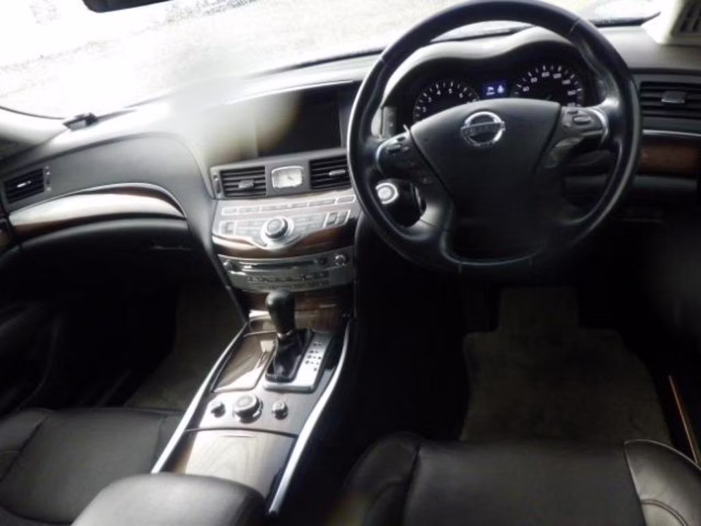NISSAN FUGA