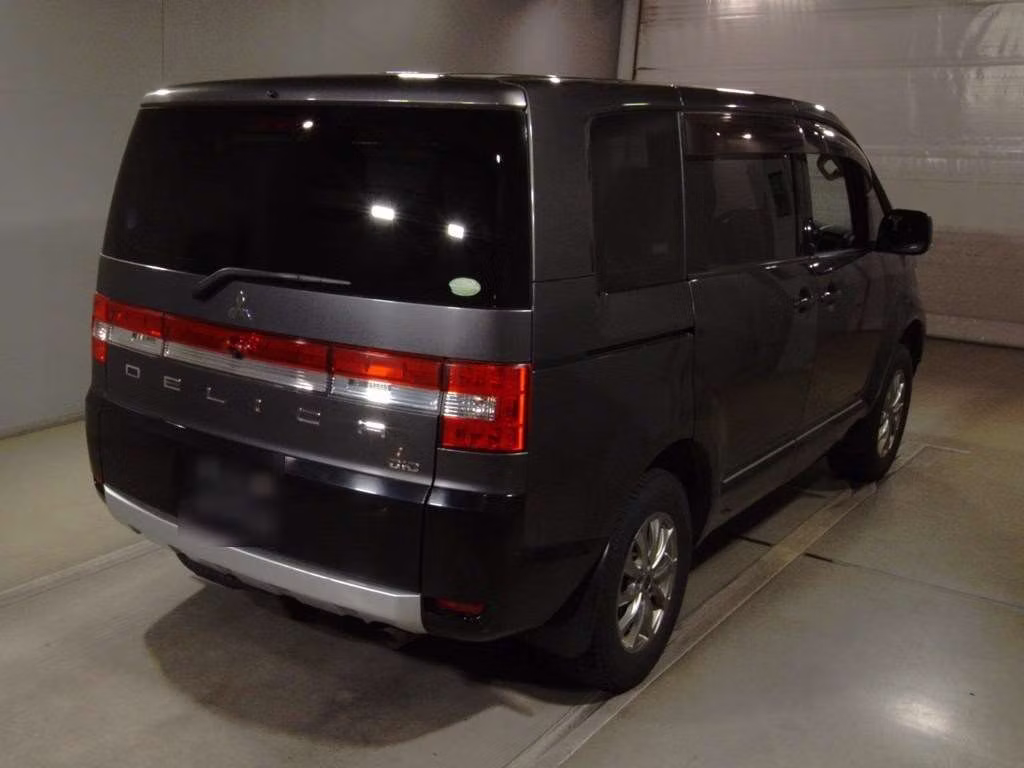MITSUBISHI DELICA D:5