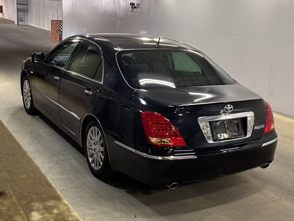 TOYOTA CROWN MAJESTA