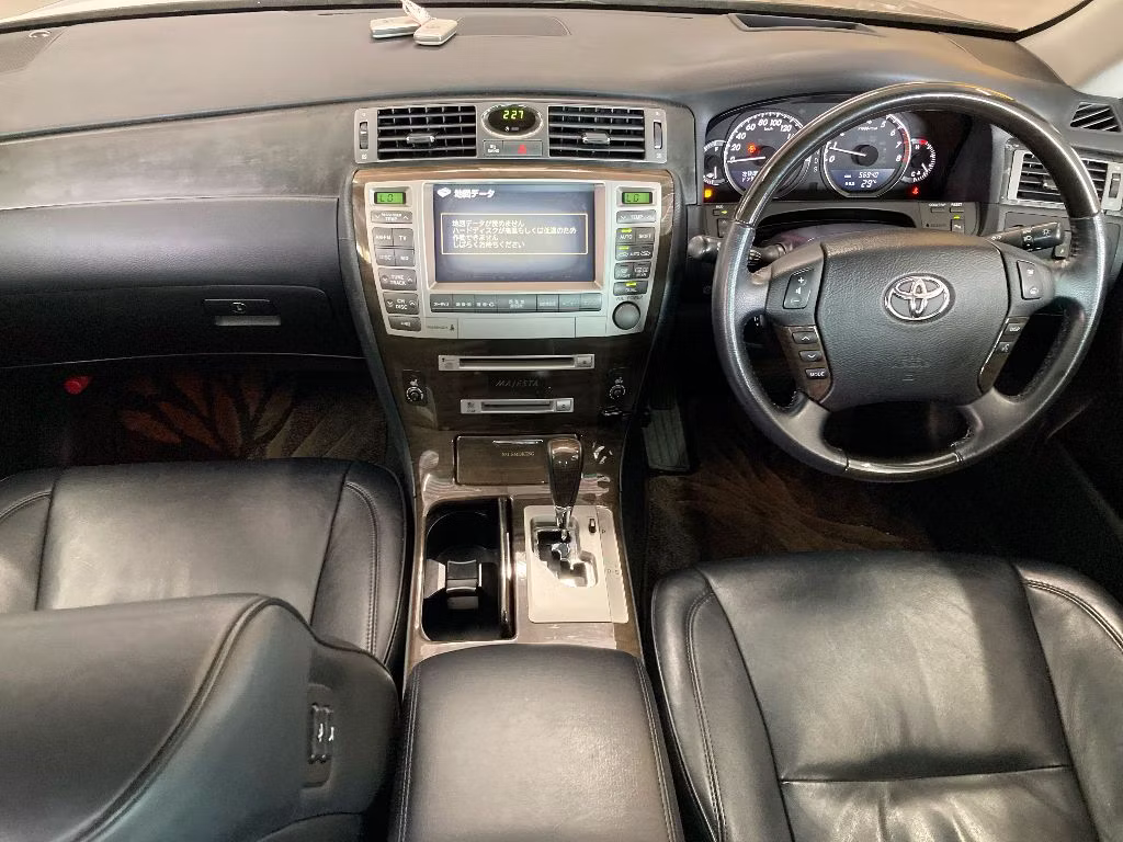 TOYOTA CROWN MAJESTA