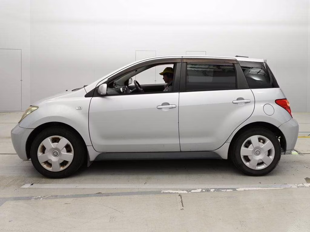 TOYOTA IST