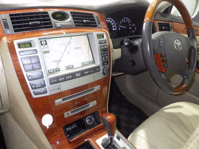 TOYOTA CROWN MAJESTA