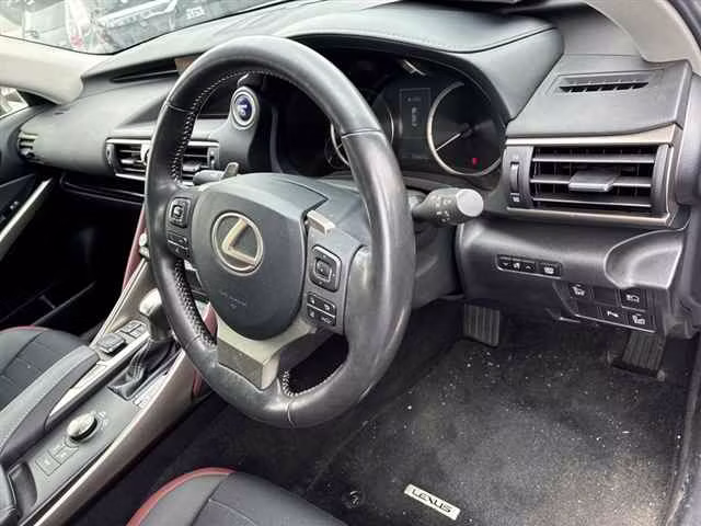 LEXUS IS300H