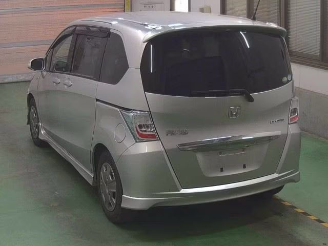 HONDA FREED SPIKE
