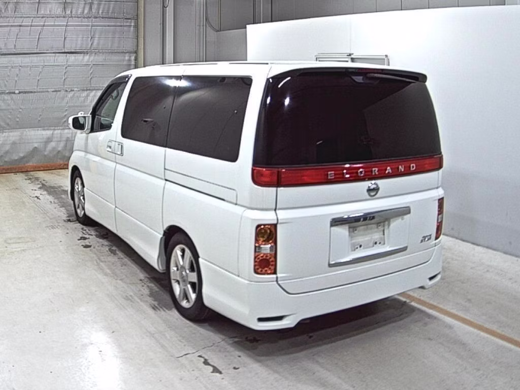 NISSAN ELGRAND