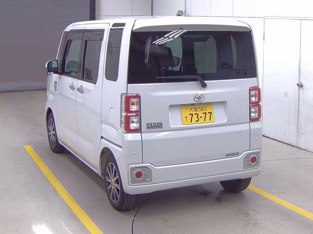 TOYOTA PIXIS MEGA