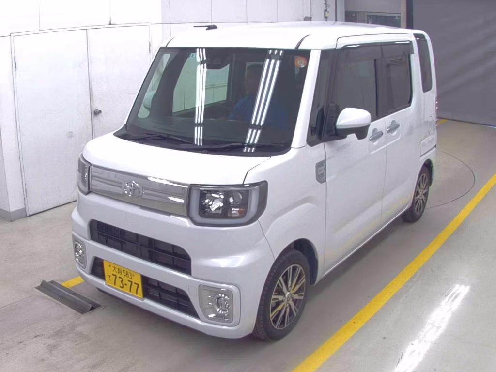 TOYOTA PIXIS MEGA
