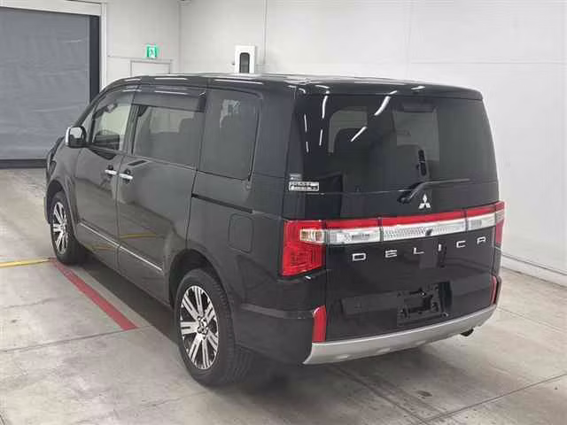 MITSUBISHI DELICA D:5
