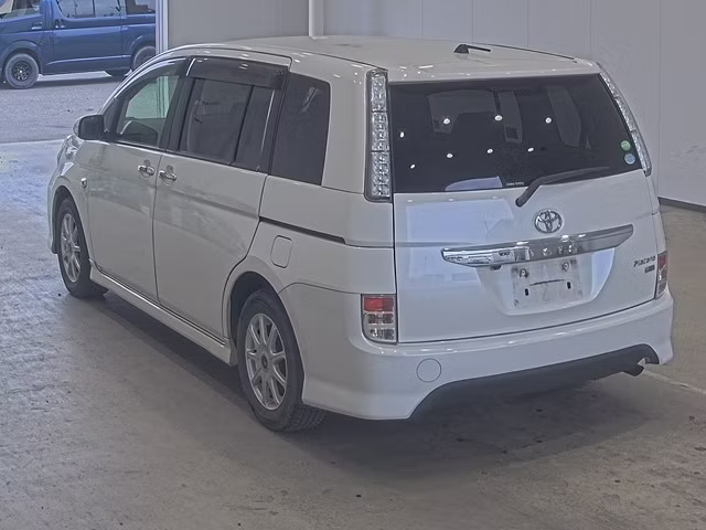 TOYOTA ISIS