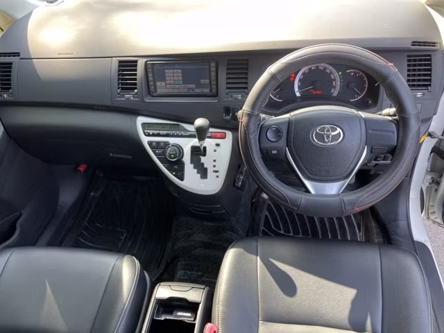 TOYOTA ISIS