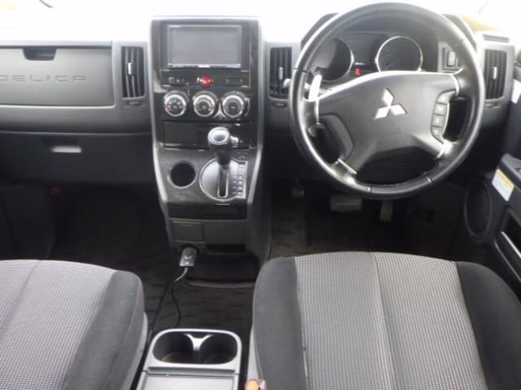 MITSUBISHI DELICA D:5