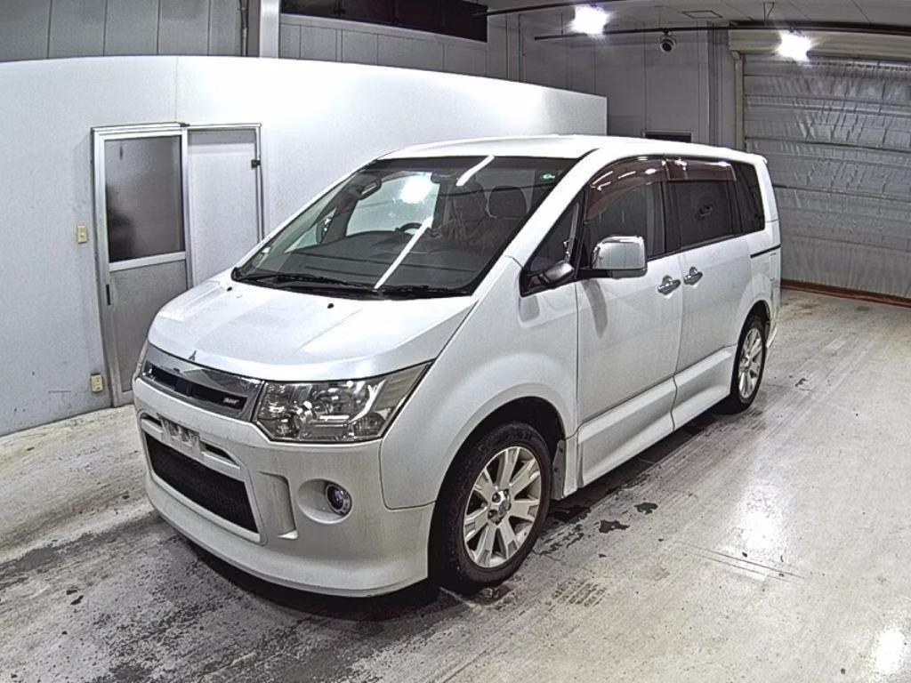 MITSUBISHI DELICA D:5