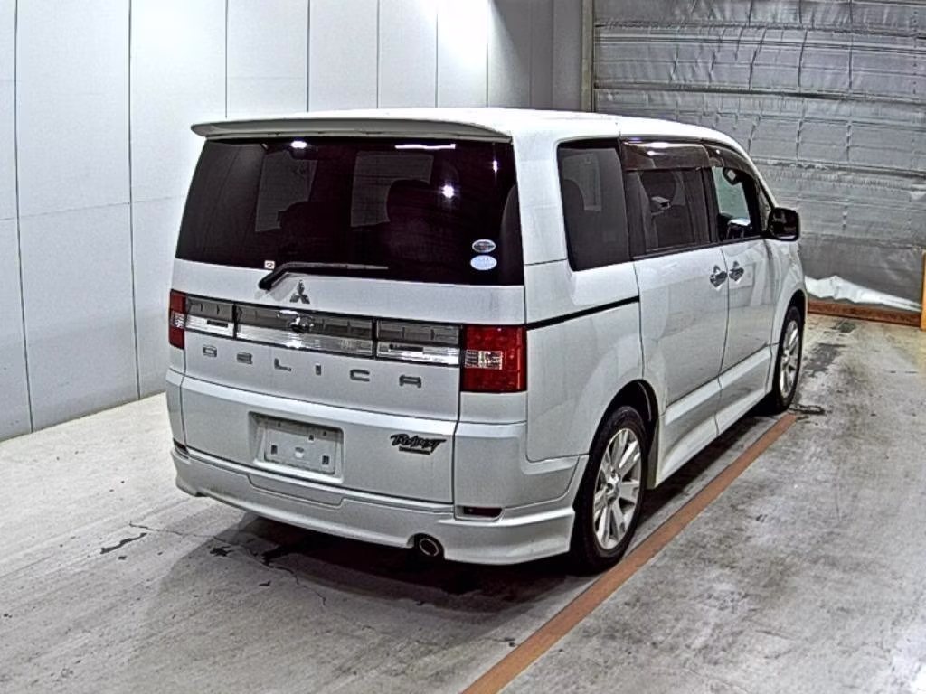 MITSUBISHI DELICA D:5