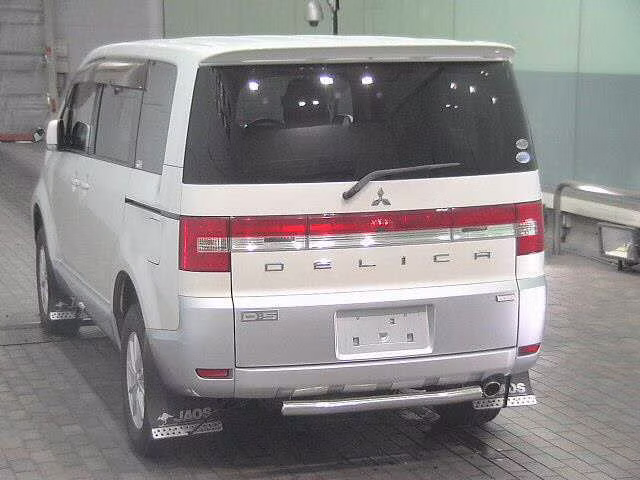 MITSUBISHI DELICA D:5