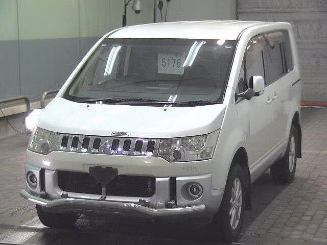 MITSUBISHI DELICA D:5