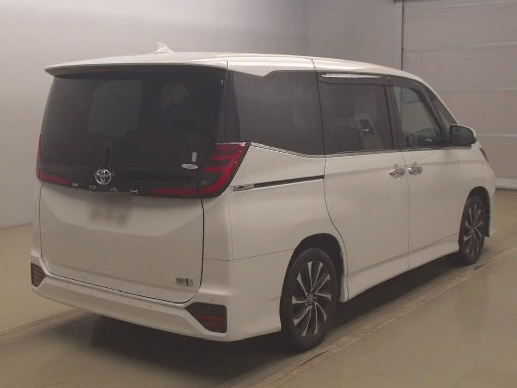 TOYOTA NOAH