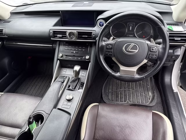 LEXUS IS300H