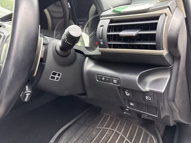 LEXUS IS300H