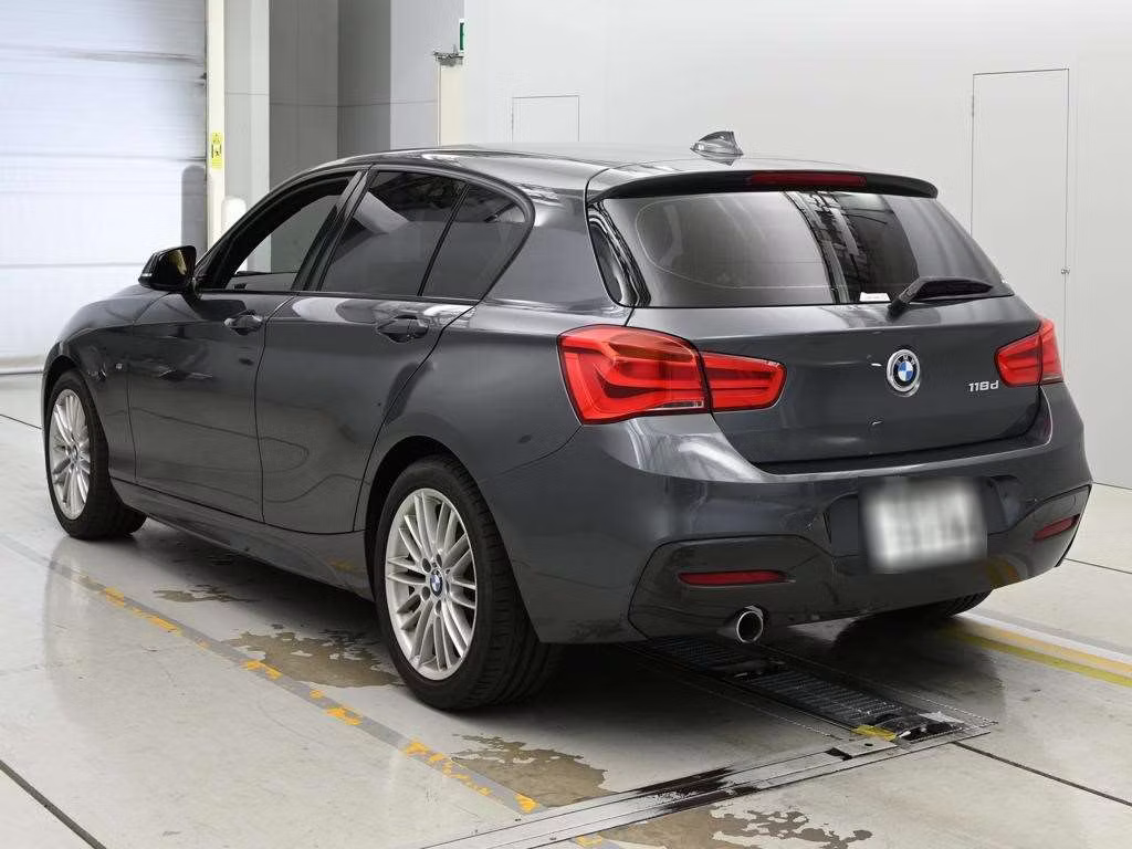 BMW 1-SERIES