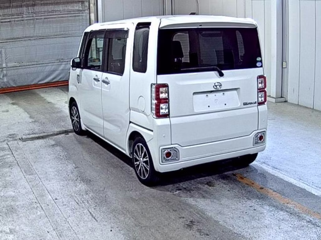 DAIHATSU WAKE