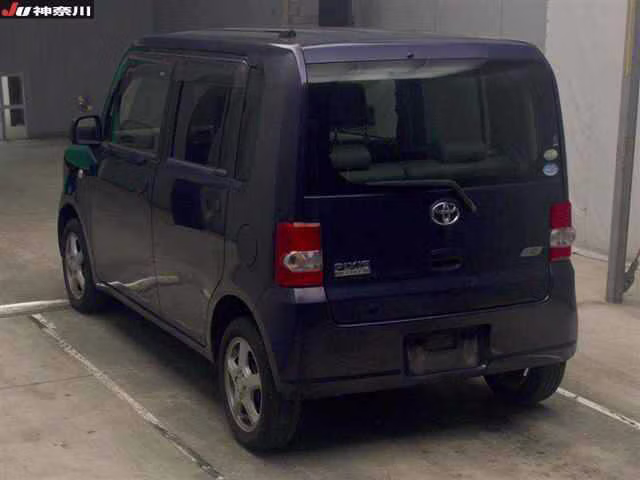 TOYOTA PIXIS SPACE