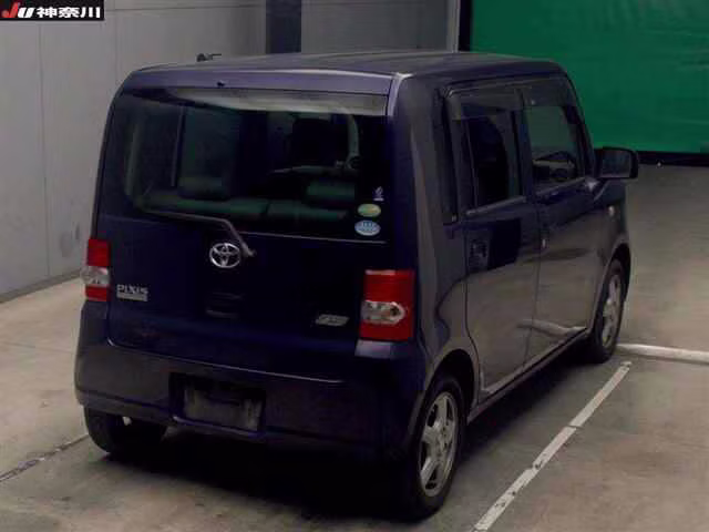 TOYOTA PIXIS SPACE