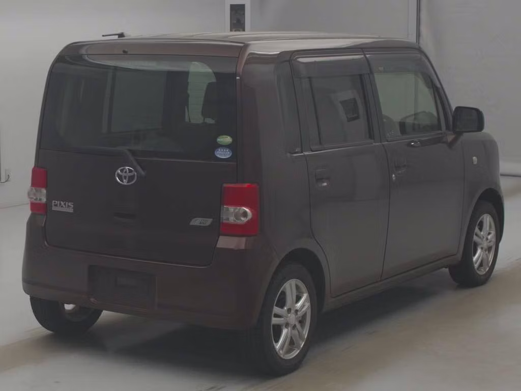 TOYOTA PIXIS SPACE