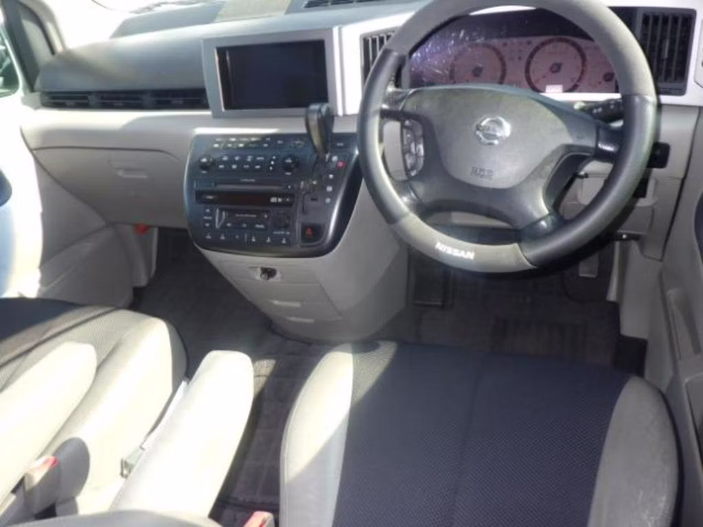 NISSAN ELGRAND