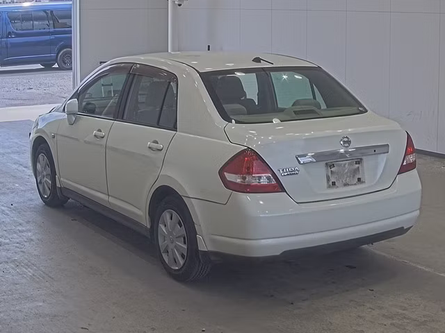 NISSAN TIIDA LATIO